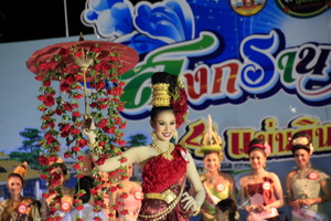 เทศบาลเมืองมุกดาหารชวนท่านเที่ยวงาน  “สงกรานต์มุกดาหาร 4 แผ่นดิน อินโดจีน” ประจำปี 2558